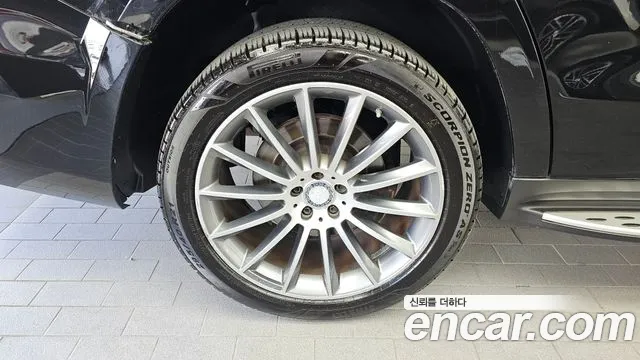 Mercedes-Benz GLS 2017 thumb 12