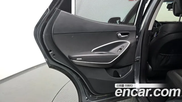 Hyundai Santa Fe 2017 thumb 7