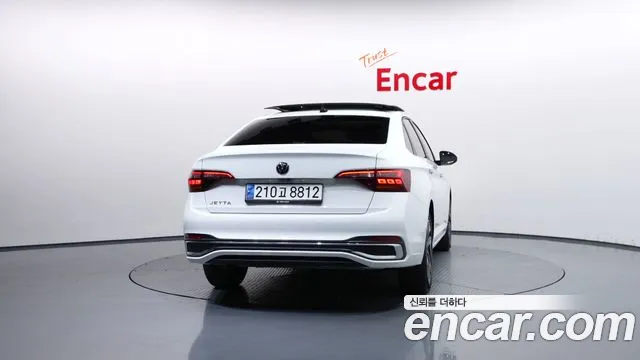 Volkswagen Jetta 2023 thumb 4
