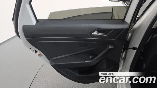 Volkswagen Jetta 2023 thumb 7