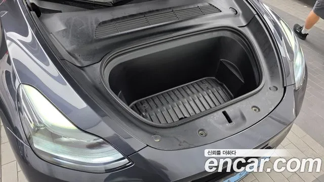 Tesla Model Y 2024 thumb 5