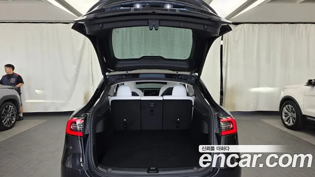Tesla Model Y 2024 thumb 9