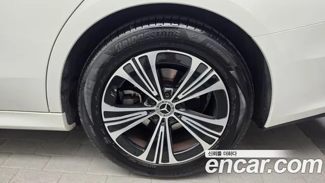 Mercedes-Benz E-Класс 2025 thumb 10