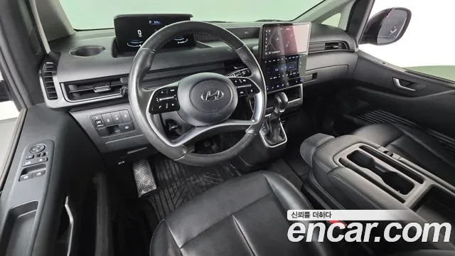 Hyundai Staria 2023 thumb 8