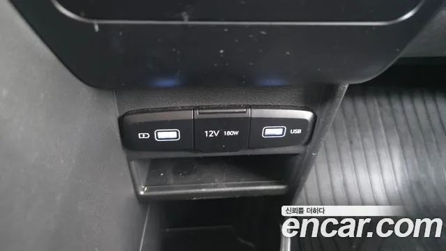 Hyundai Staria 2023 thumb 5