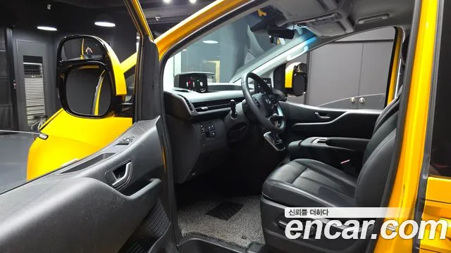 Hyundai Staria 2025 thumb 11