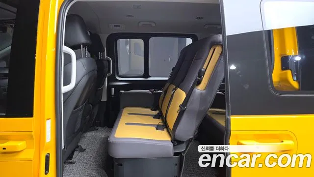 Hyundai Staria 2025 thumb 5