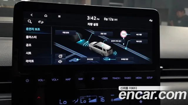 Hyundai Staria 2025 thumb 9