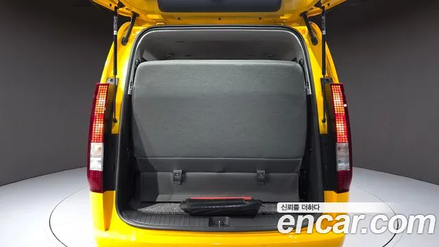 Hyundai Staria 2025 thumb 8