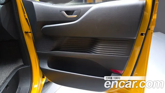 Hyundai Staria 2025 thumb 6
