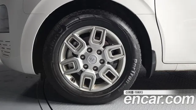 Hyundai Staria 2023 thumb 8