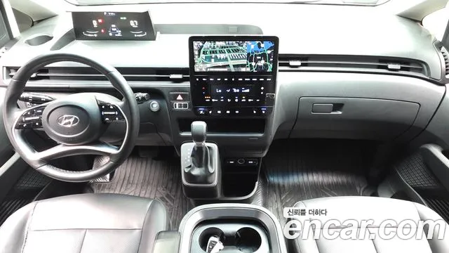 Hyundai Staria 2023 thumb 4