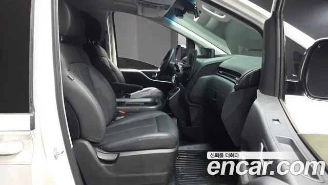 Hyundai Staria 2023 thumb 12
