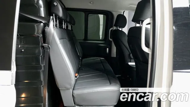 Hyundai Staria 2023 thumb 11