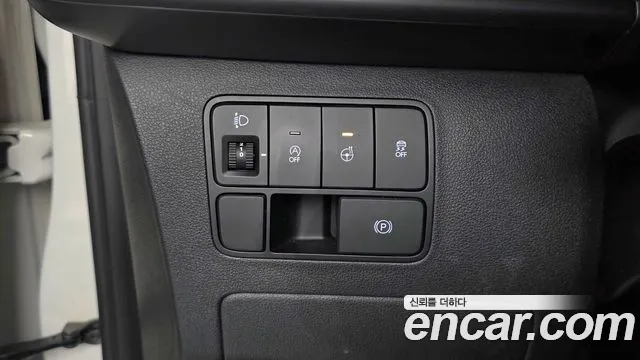 Hyundai Staria 2023 thumb 10