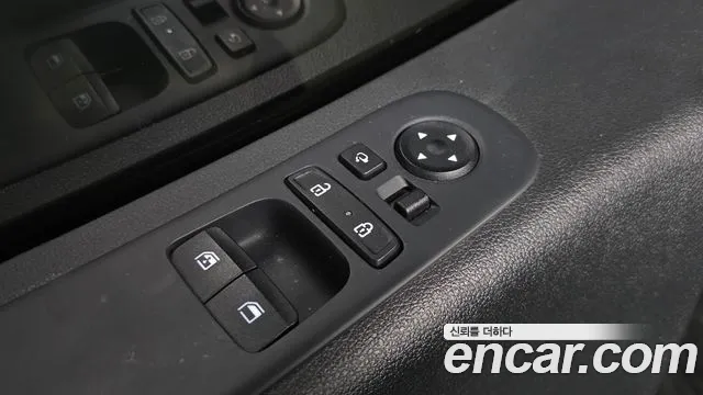 Hyundai Staria 2023 thumb 5