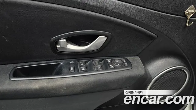 Renault Fluence 2013 thumb 12