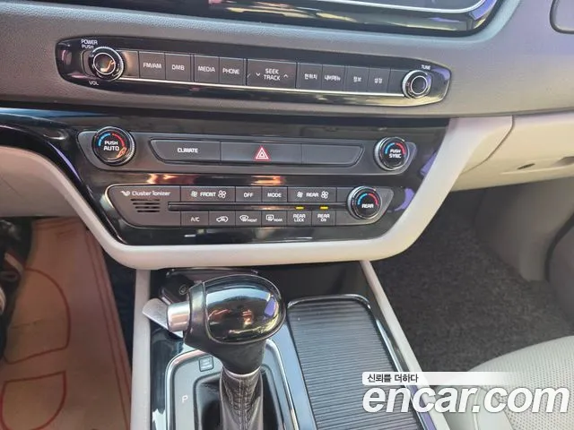 Kia Carnival 2015 thumb 11