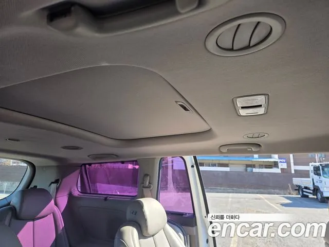 Kia Carnival 2015 thumb 7