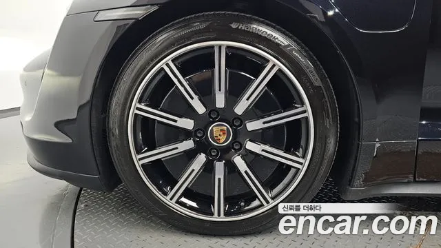 Porsche Taycan 2021 thumb 2