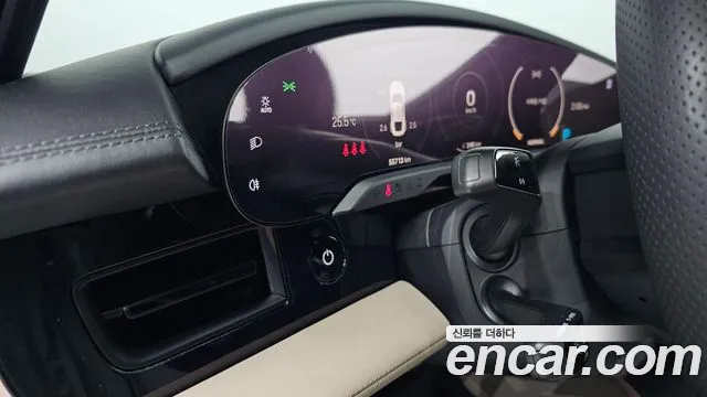 Porsche Taycan 2021 thumb 12
