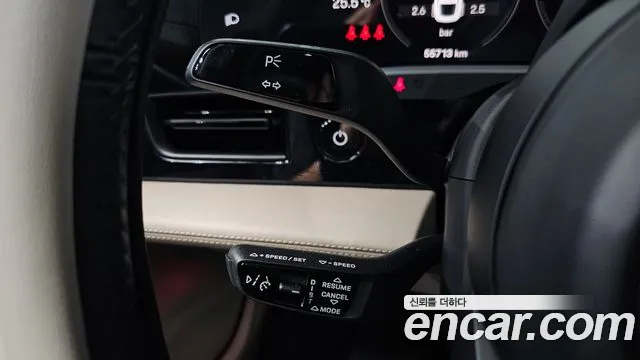 Porsche Taycan 2021 thumb 9