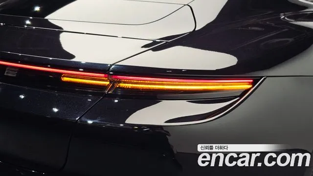 Porsche Taycan 2021 thumb 10