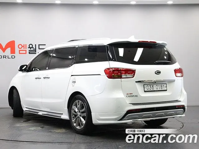 Kia Carnival 2017 thumb 5