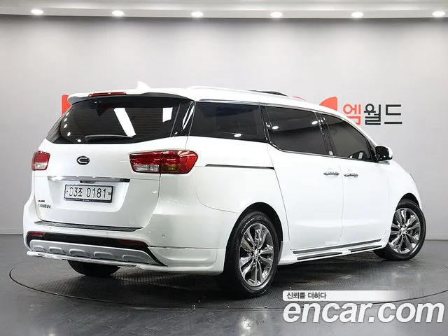 Kia Carnival 2017 thumb 10