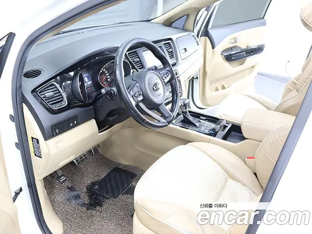 Kia Carnival 2017 thumb 8