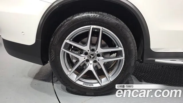 Mercedes-Benz GLC 2018 thumb 10