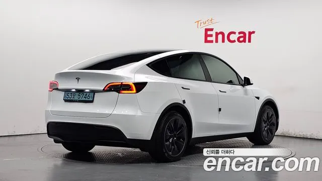 Tesla Model Y 2023 thumb 3
