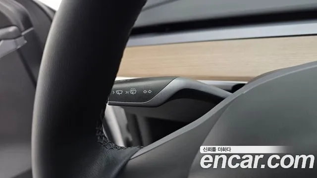 Tesla Model Y 2023 thumb 5