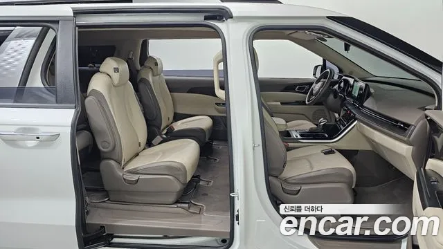 Kia Carnival 2023 thumb 4