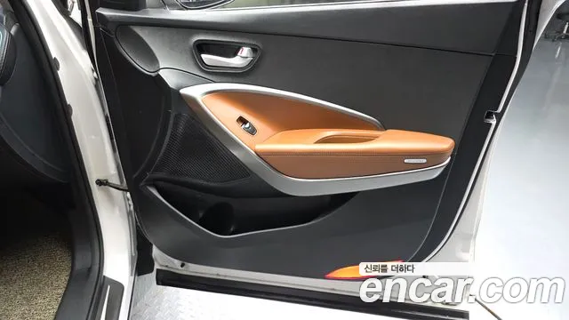 Hyundai Santa Fe 2016 thumb 2