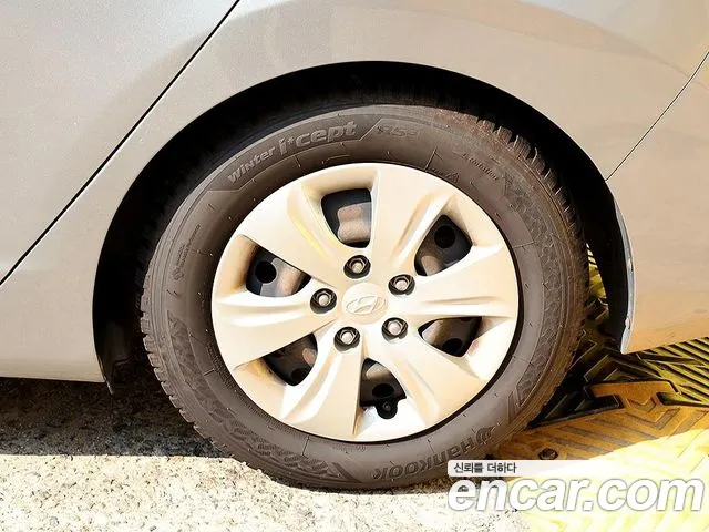 Hyundai Avante 2015 thumb 4