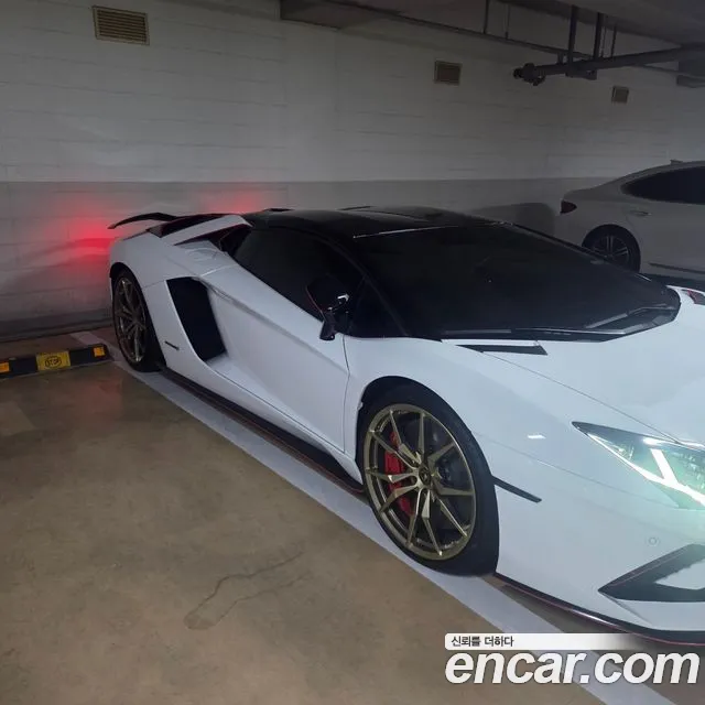 Lamborghini Aventador 2019 thumb 6