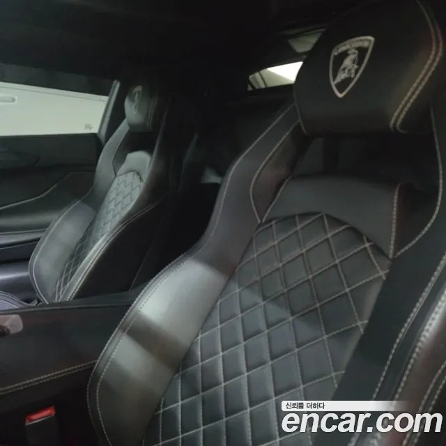 Lamborghini Aventador 2019 thumb 8
