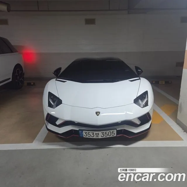 Lamborghini Aventador 2019 thumb 9