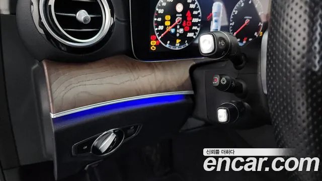 Mercedes-Benz E-Класс 2016 thumb 8