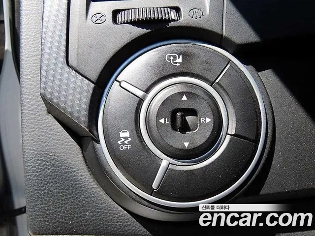 KG_Mobility_Ssangyong KORANDO 2015 thumb 11