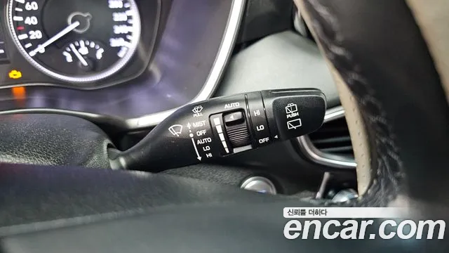 Hyundai Santa Fe 2018 thumb 7