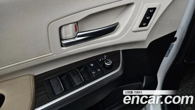 Toyota Sienna 2021 thumb 2