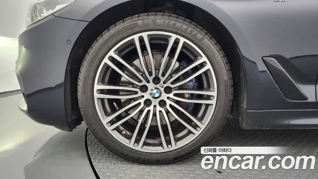 BMW 5 серии 2017 thumb 4