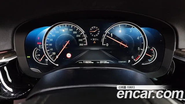 BMW 5 серии 2017 thumb 9