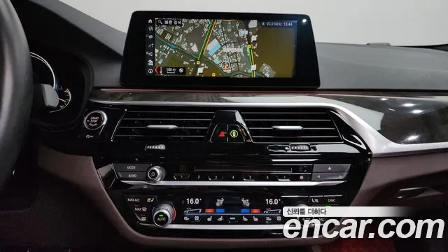 BMW 5 серии 2017 thumb 8