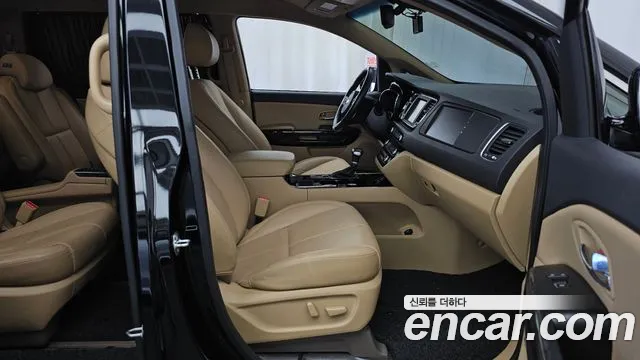 Kia Carnival 2019 thumb 2