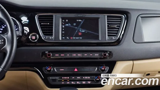 Kia Carnival 2019 thumb 5