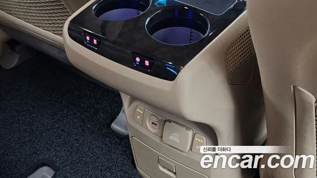Kia Carnival 2019 thumb 9