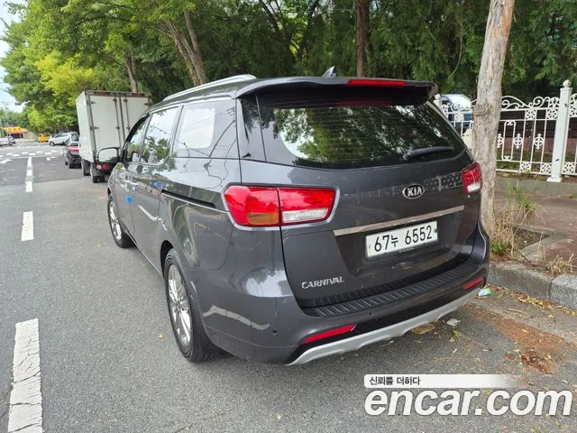Kia Carnival 2014 thumb 5